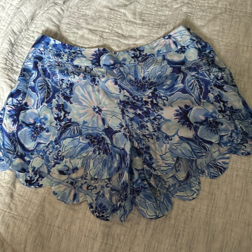 LILLY PULITZER shorts Catch And Keep Blue Floral Scallop Hem, Size L NWOT